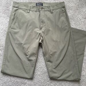 Levi’s Men’s Chino Pants Tapered